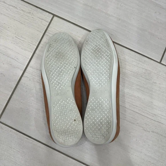 Arche Women’s Tan Loafers - Picture 4 of 11